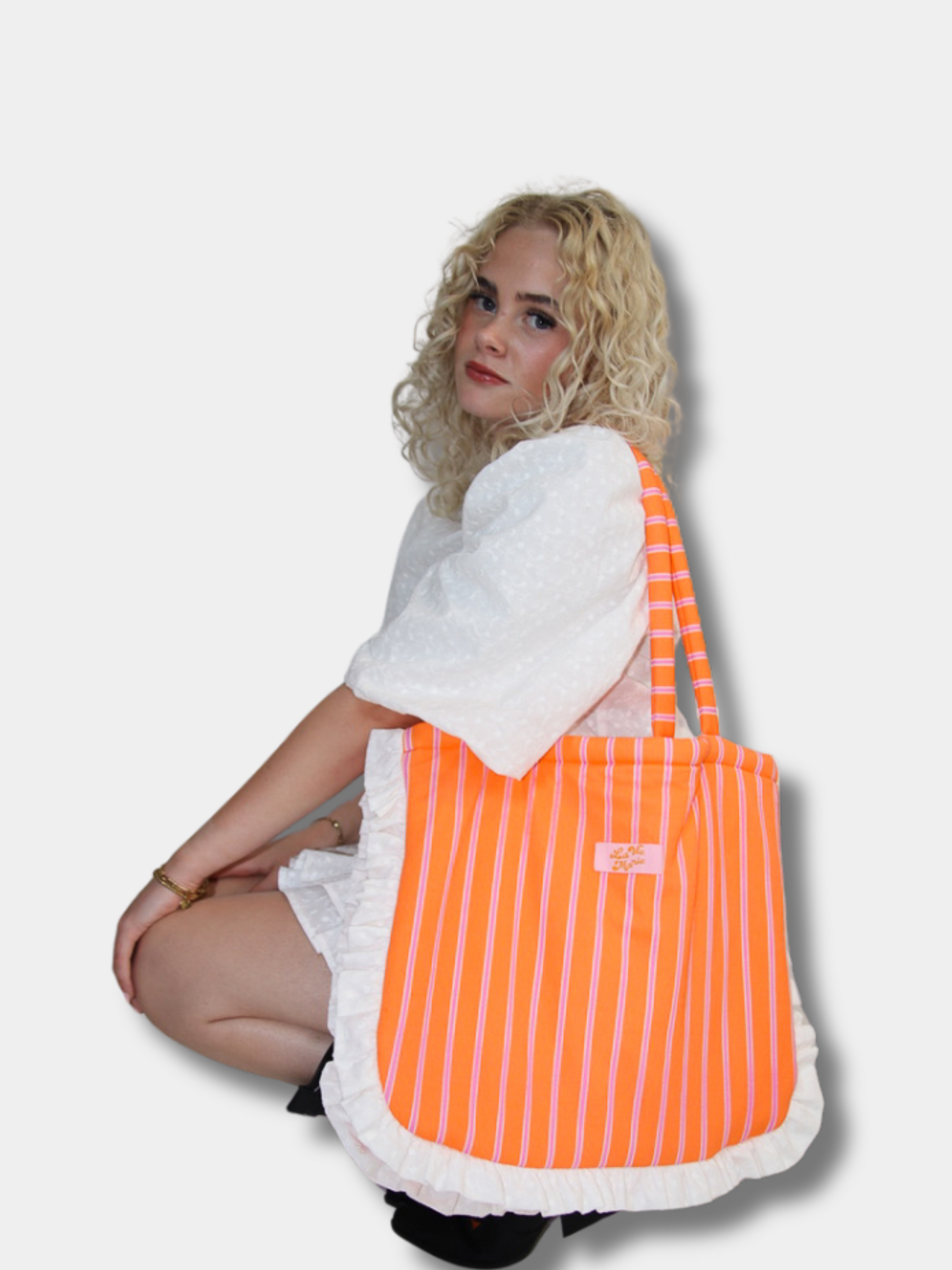 Volant & blush bag